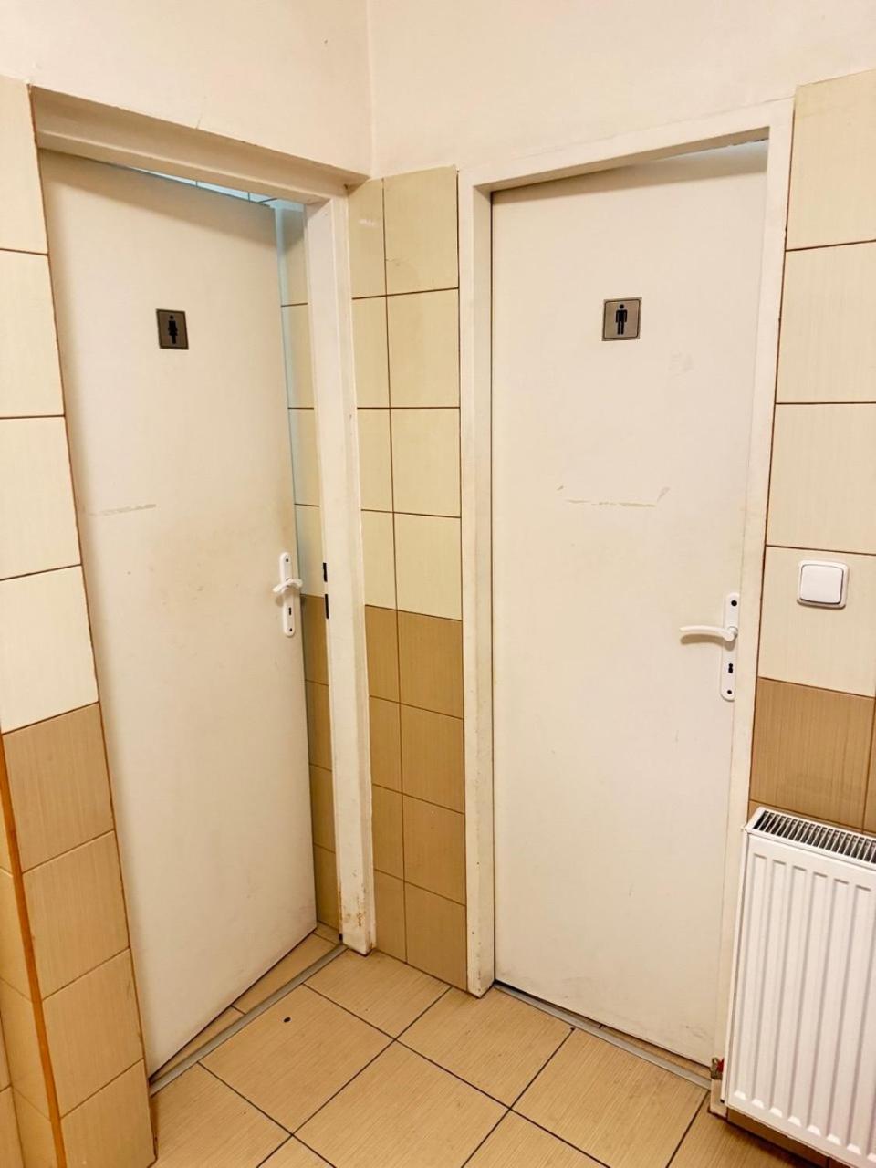Sleep & Go Praha 5 Hostel *